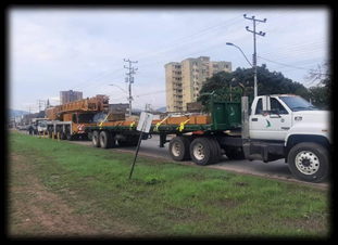 Flota de vehículos y grúa